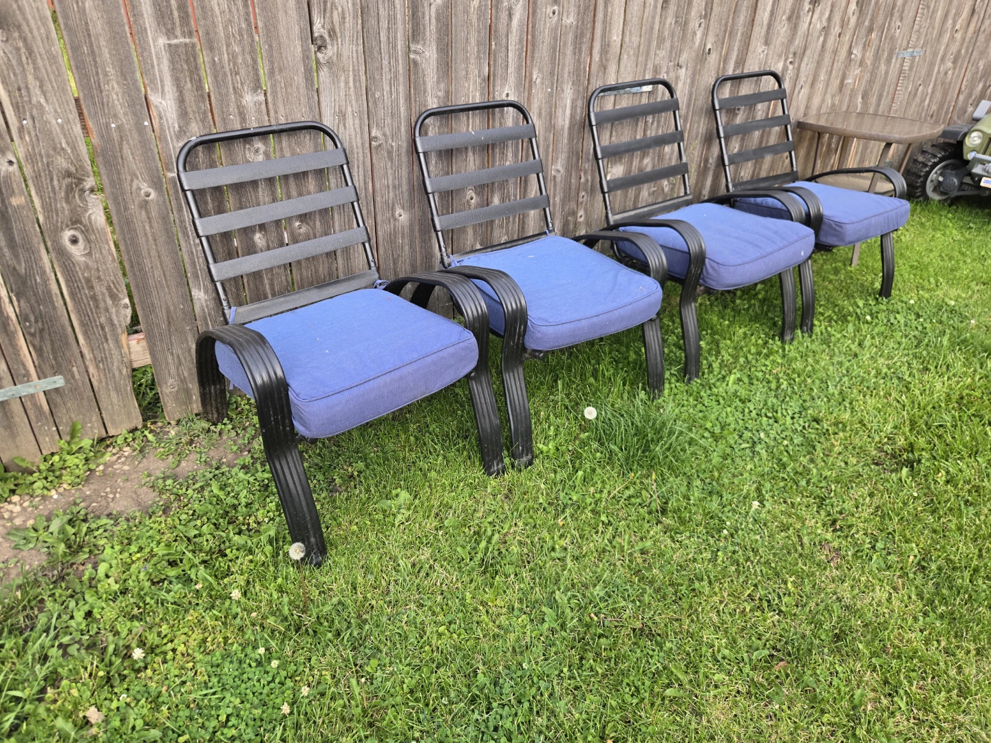 Set of 4 Patio Chairs with Blue Cushions - photo 4