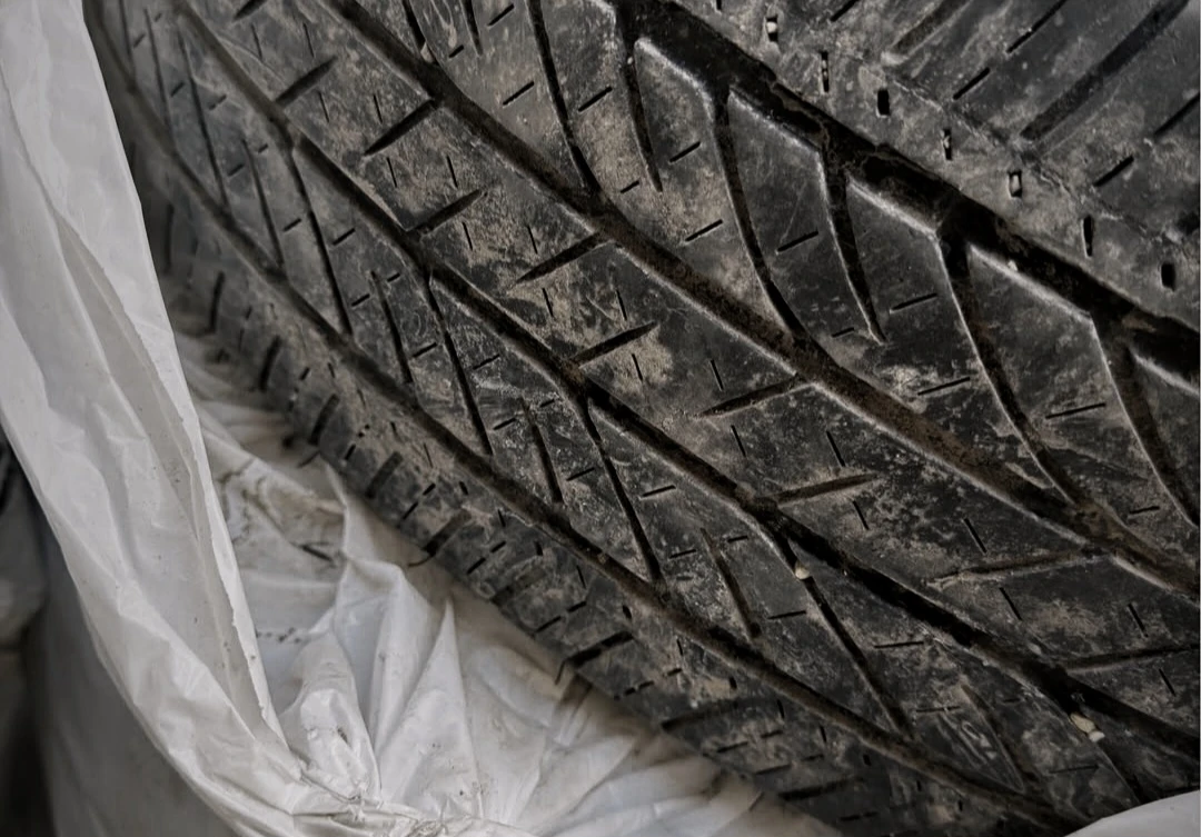 Good Set of 4 Bridgestone Tires Size 235 55 R20 M+S *DEAL*