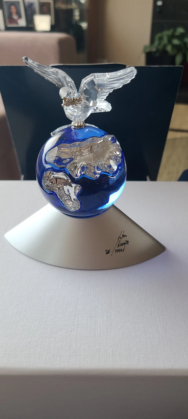 Swarovski Crystal Globe with Eagle and Jester Figurines - photo 3