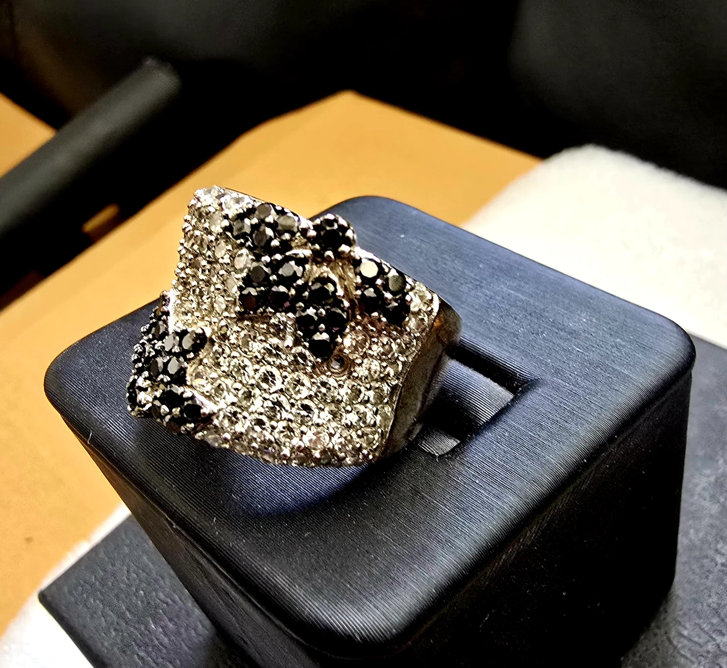 Like new beautiful 925 Silver ring with 2 color cz stones - photo 2