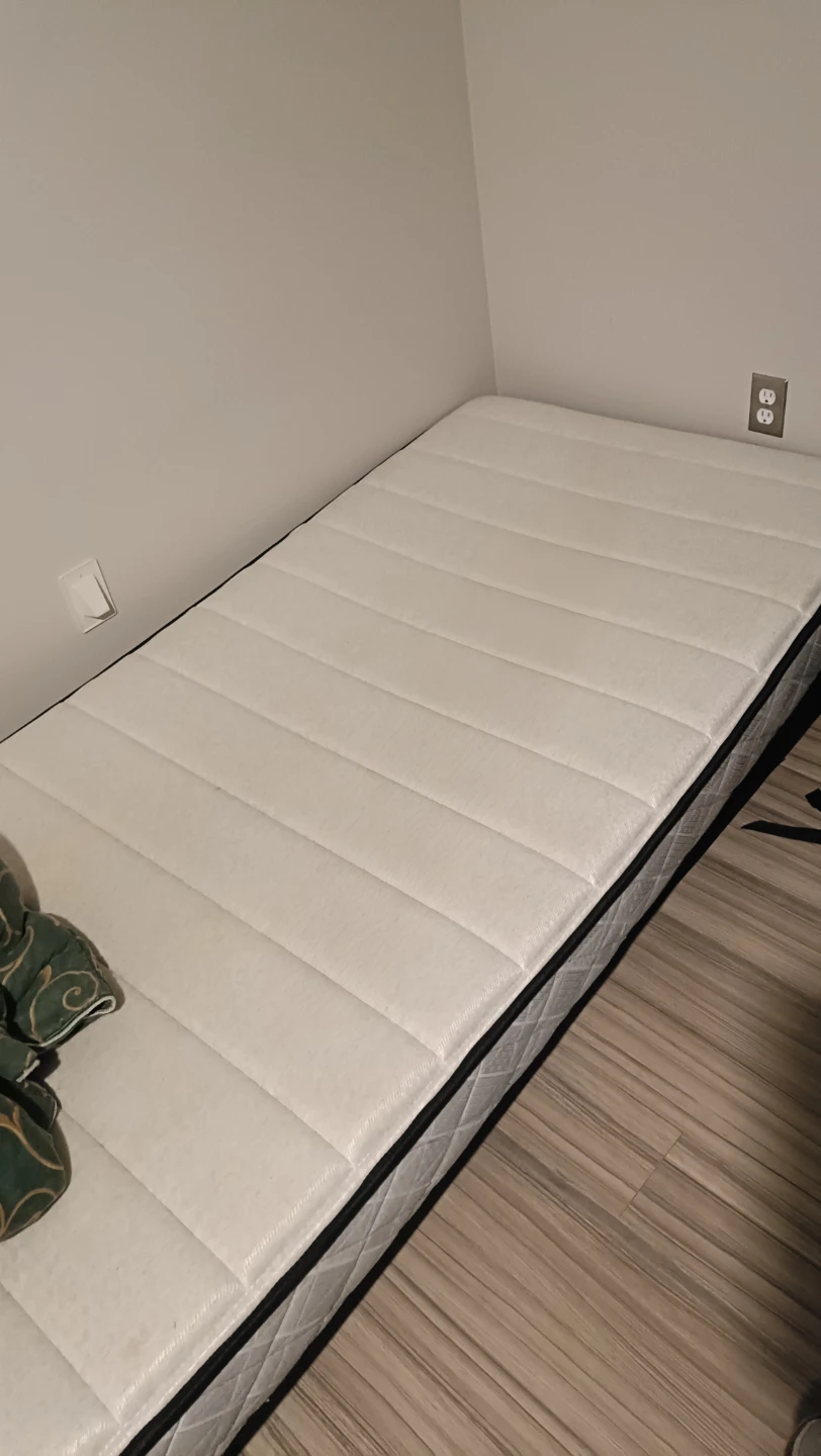 FREE SINGLE BED WITH FRAME, BLANKETS AND PILLOWS - photo 2