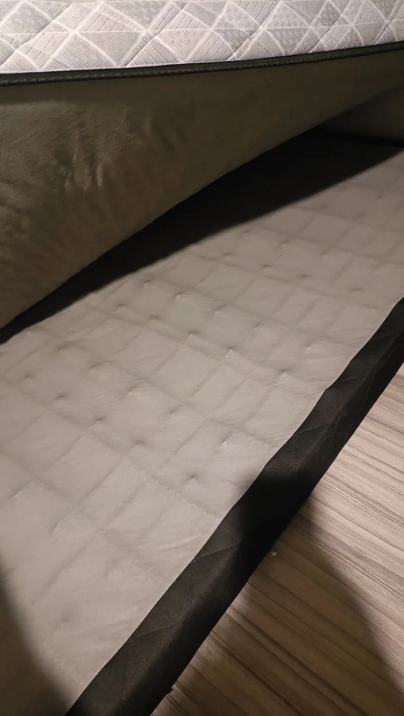 FREE SINGLE BED WITH FRAME, BLANKETS AND PILLOWS - photo 4