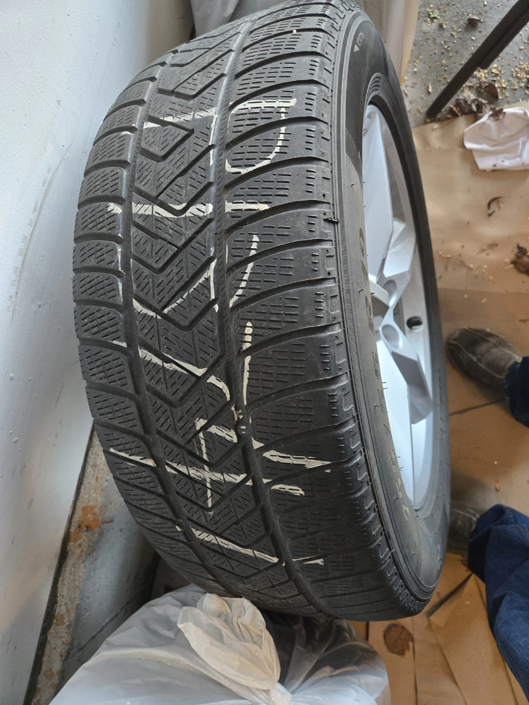 Audi 255/55 R19 Winter Tire with Rim - photo 2