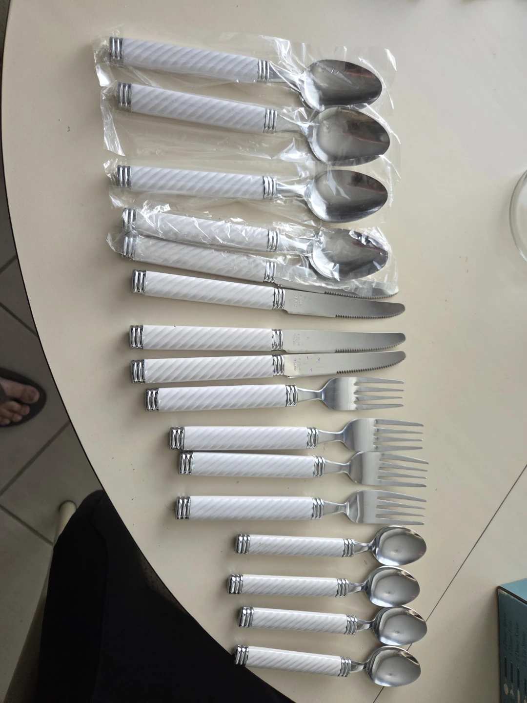 Elegance 16 Piece Flatware Set