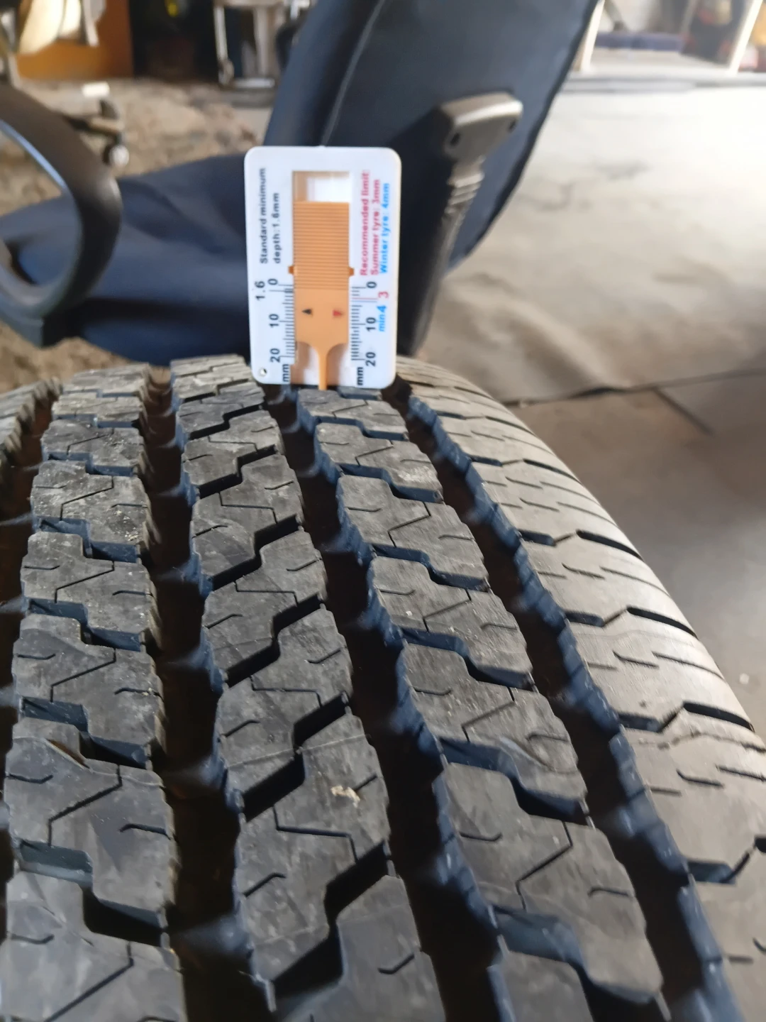 2 Michelin Radial Tire 225/75 R15 - photo 3