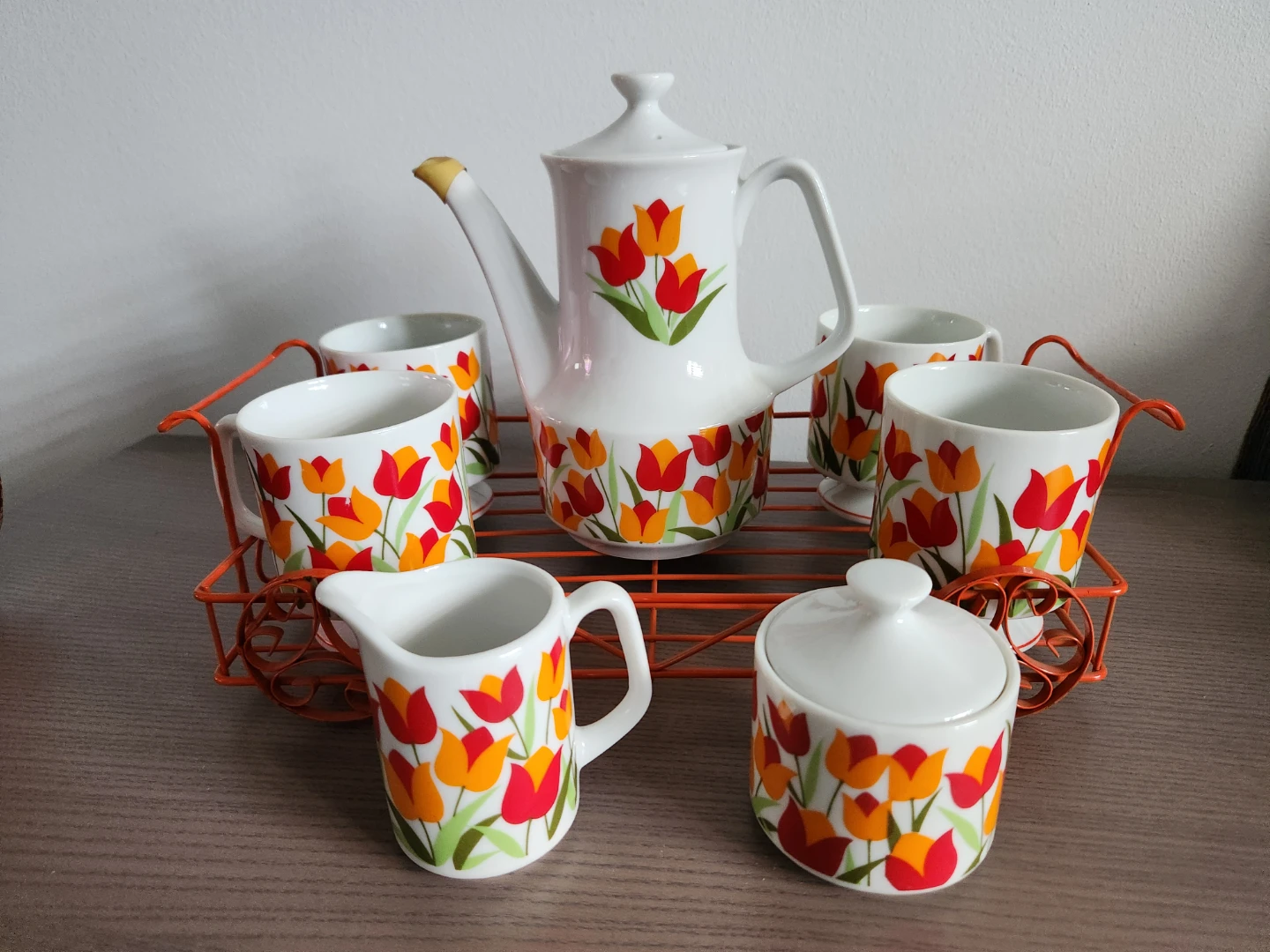 Coffee Pot and Mug Set with Tulips Design - photo 3