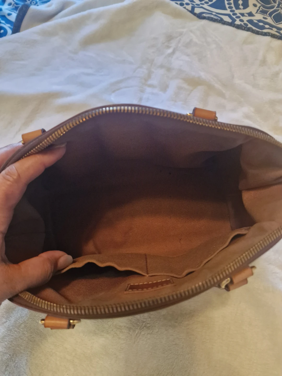 Louis Vuitton Tivoli Handbag - photo 3