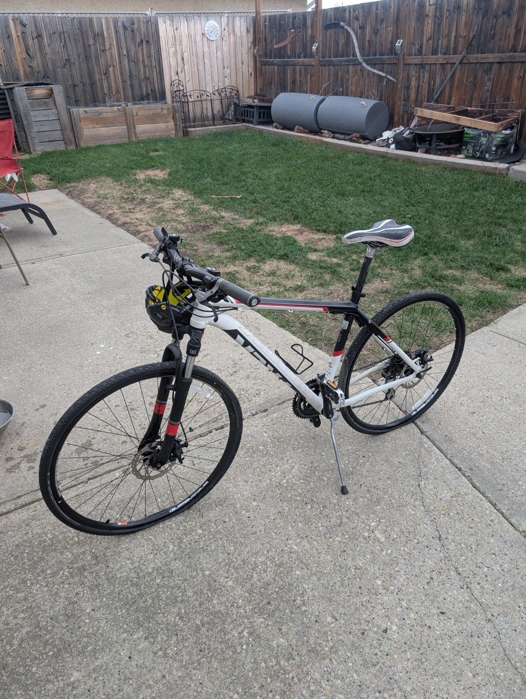 Trek Hybrid Bike - 2014 Trek 8.3 DS (Gary Fisher Collection)
