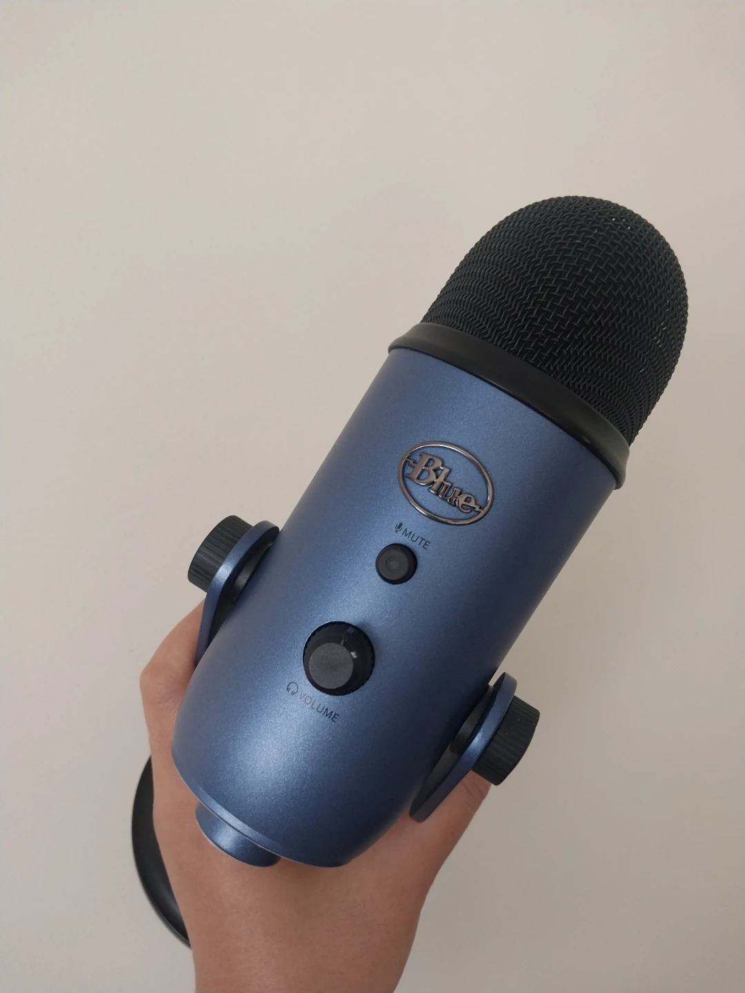 Blue Yeti USB Microphone - mint condition! - photo 3