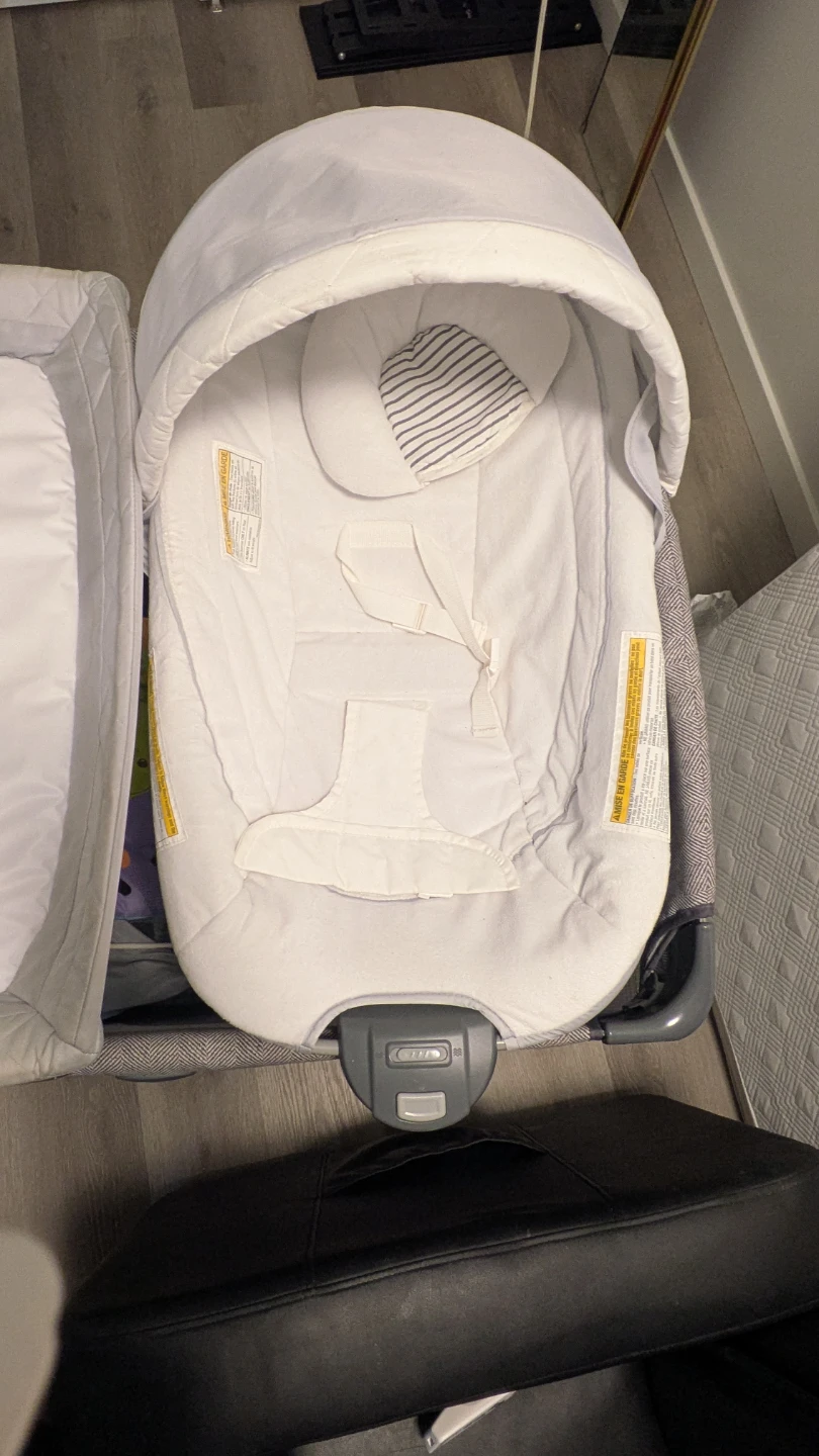 Graco Pack 'n Play with Bassinet and Rocker - photo 3