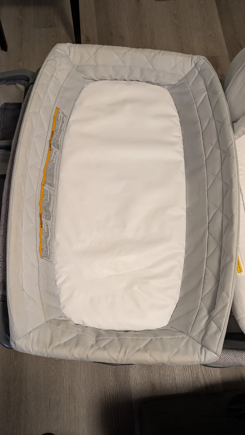 Graco Pack 'n Play with Bassinet and Rocker - photo 4