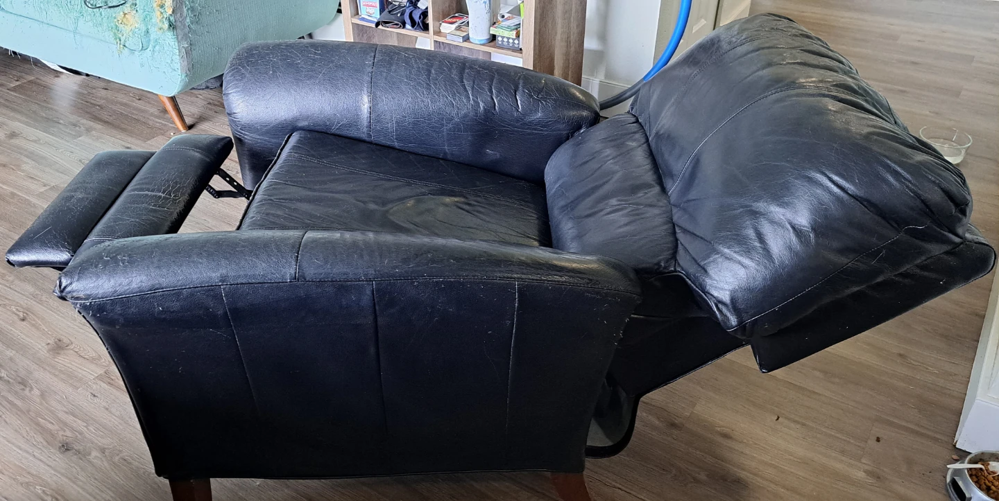 Black Leather Recliner Chair - photo 3
