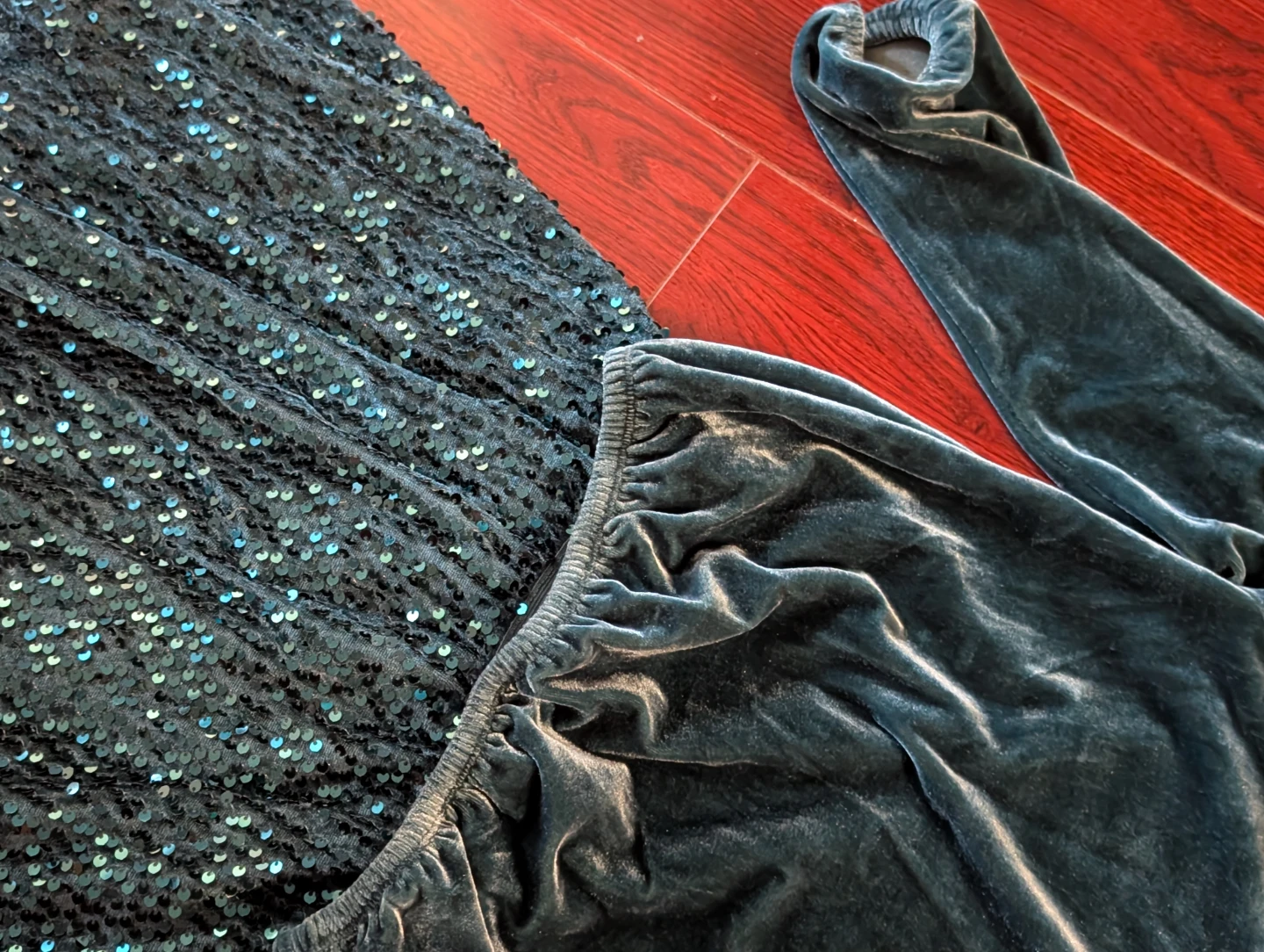 Sequined Velvet top and skirt - photo 5