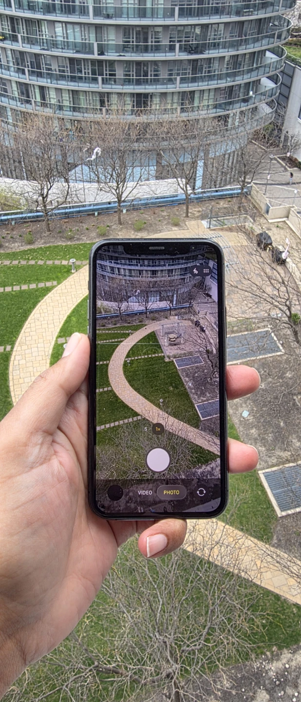 Apple iPhone 11 Pro - photo 2