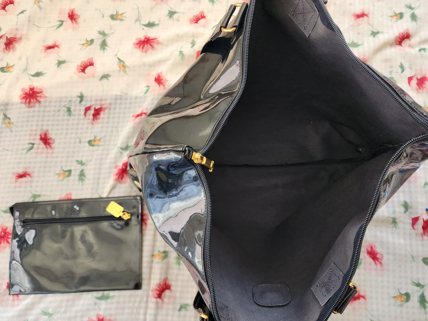 MOSCHINO Black Patent Tote Bag with Pouch - photo 5