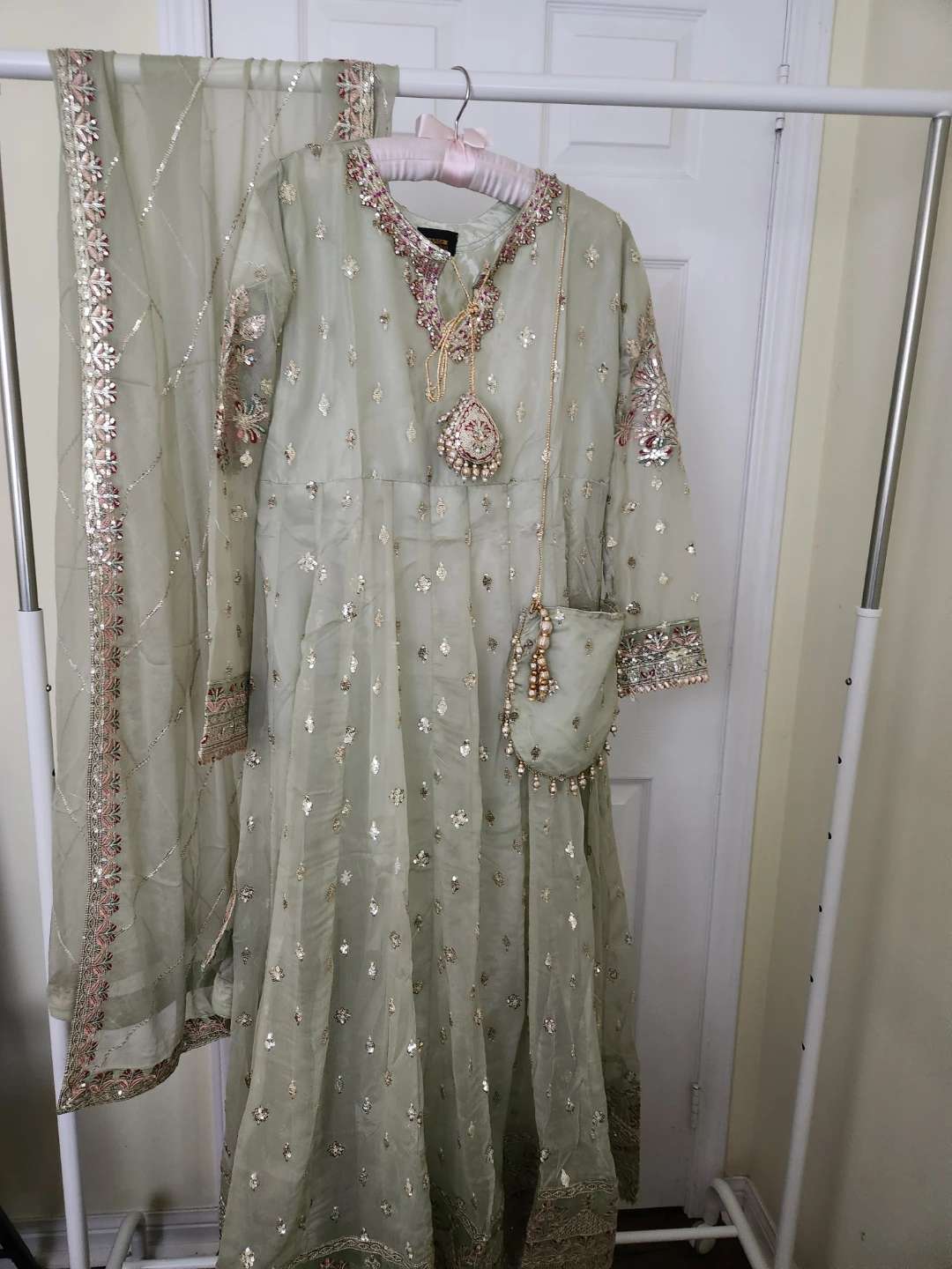 Beautiful long frock - photo 2