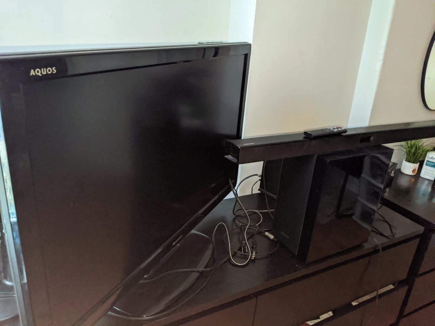 37" tv Samsung soundbar and subwoofer - photo 3