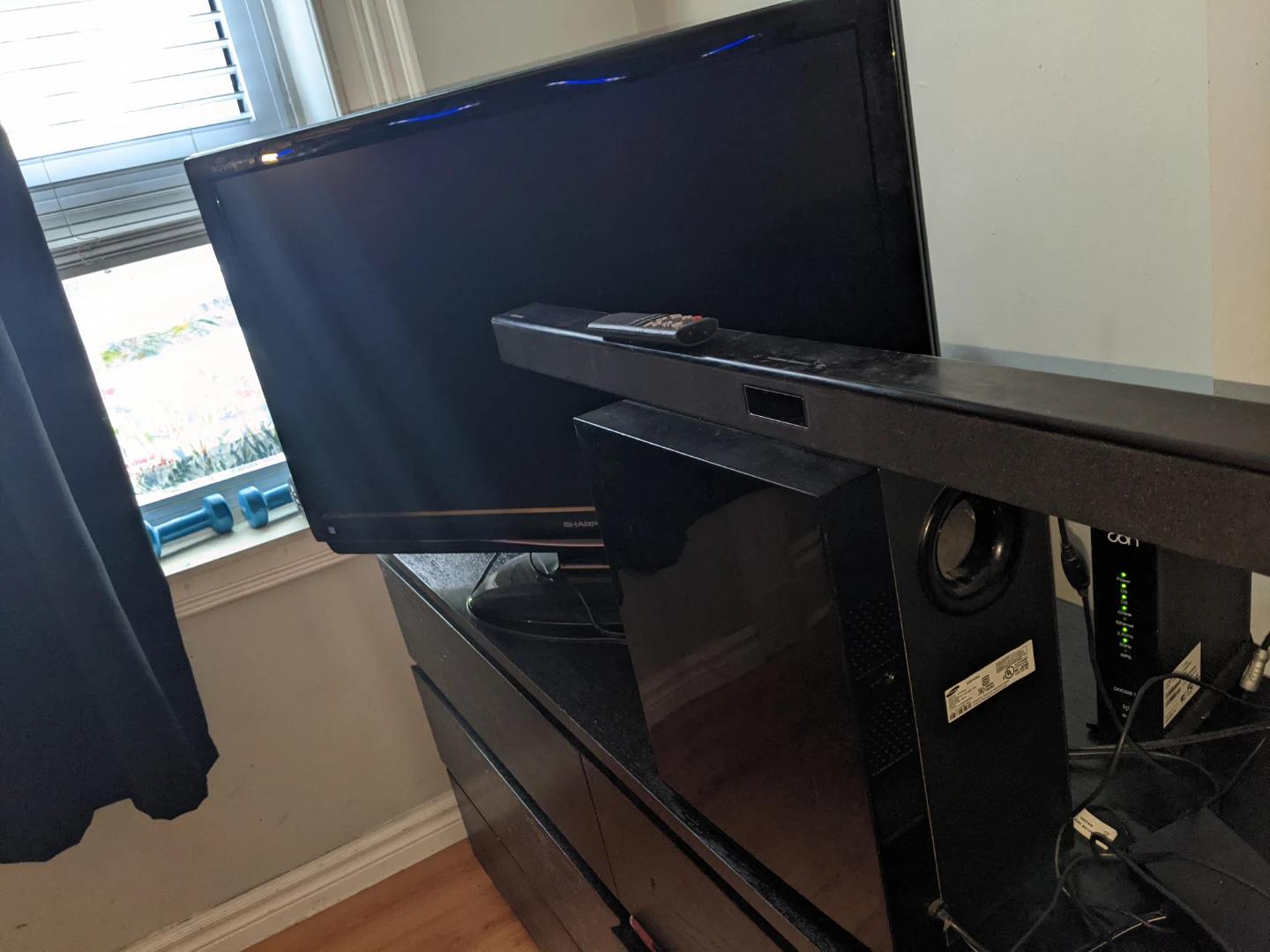 37" tv Samsung soundbar and subwoofer - photo 4