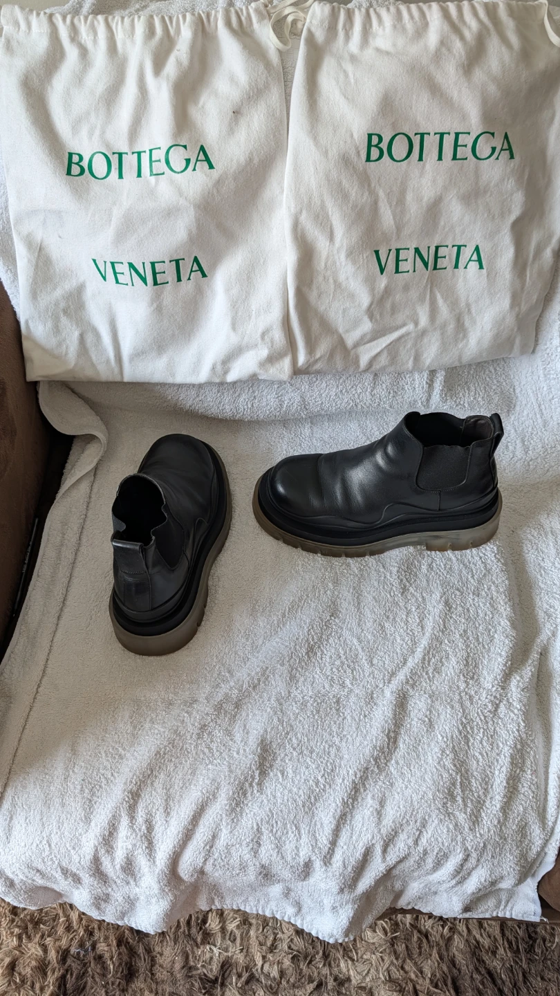 Bottega Veneta Black Leather Chelsea Boots