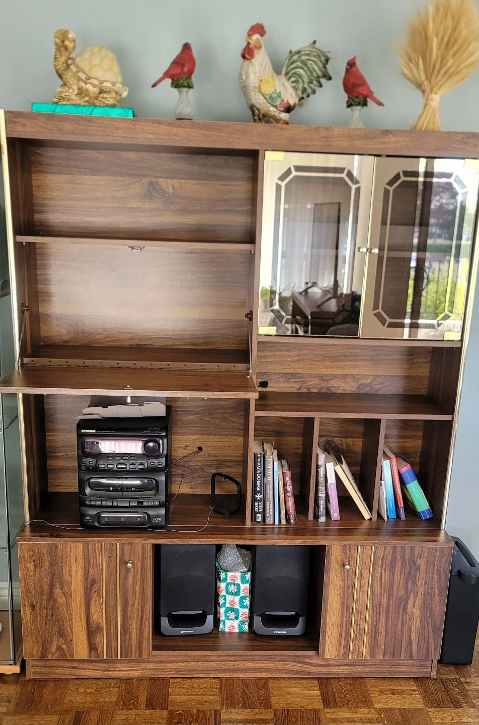 Vintage Wood Entertainment Unit with Stereo System - photo 2
