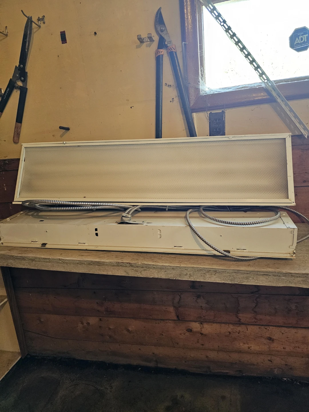 Fluorescent Light Fixture