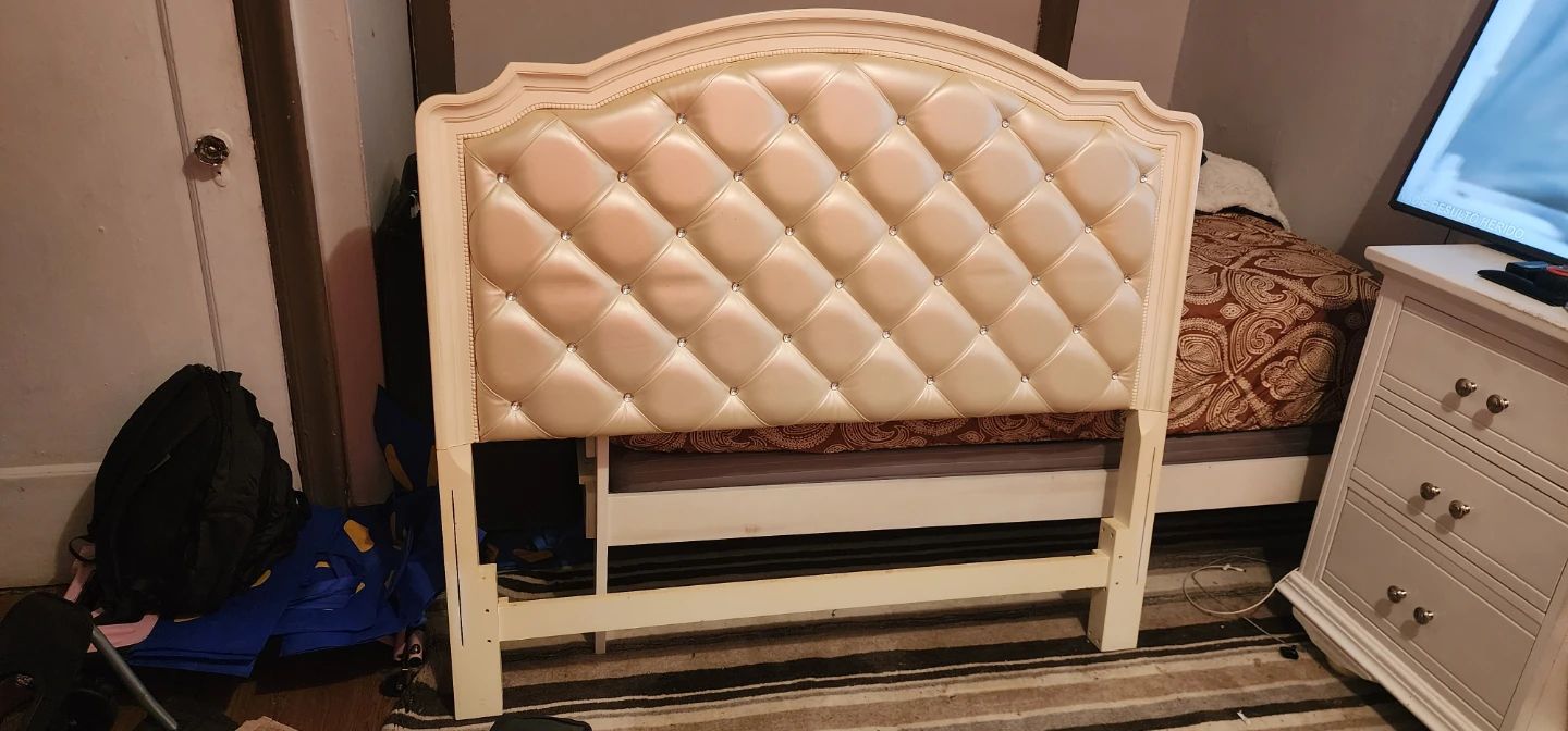 Tufted Headboard full size Bed Frame - photo 3