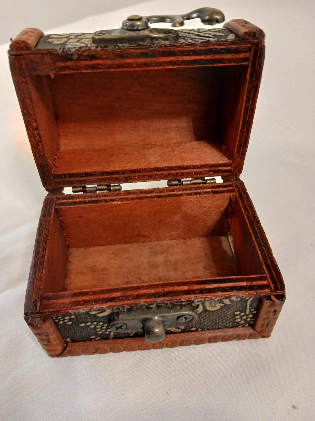 Decorative Wooden Treasure Chest. Pick up only. - photo 2