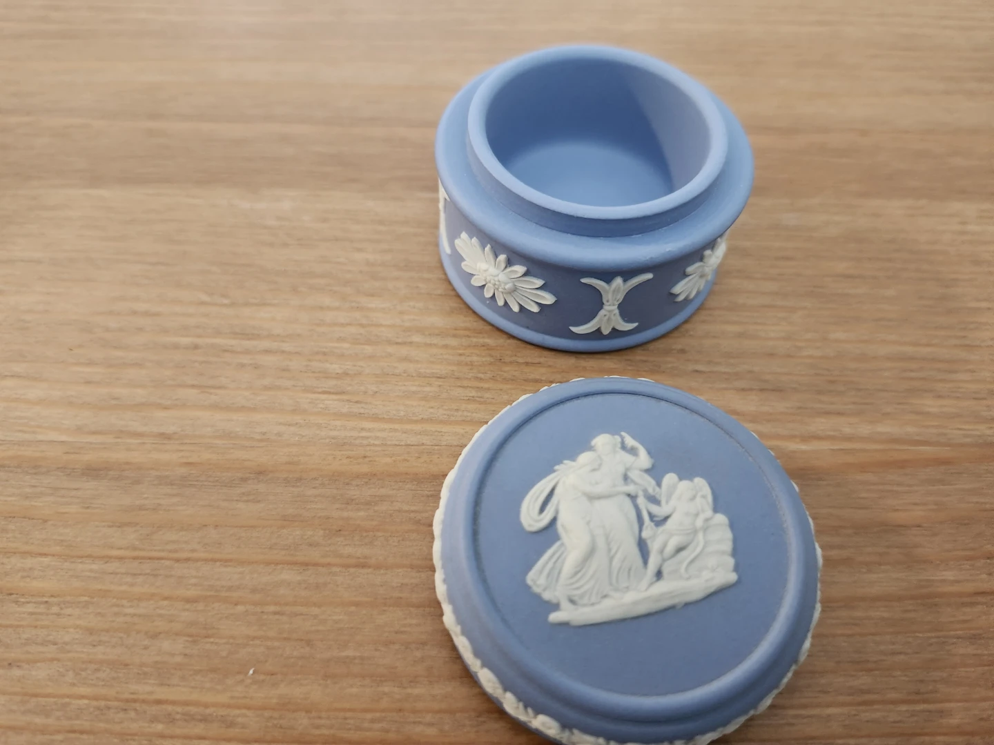 Wedgwood Jasperware Trinket Box - photo 3