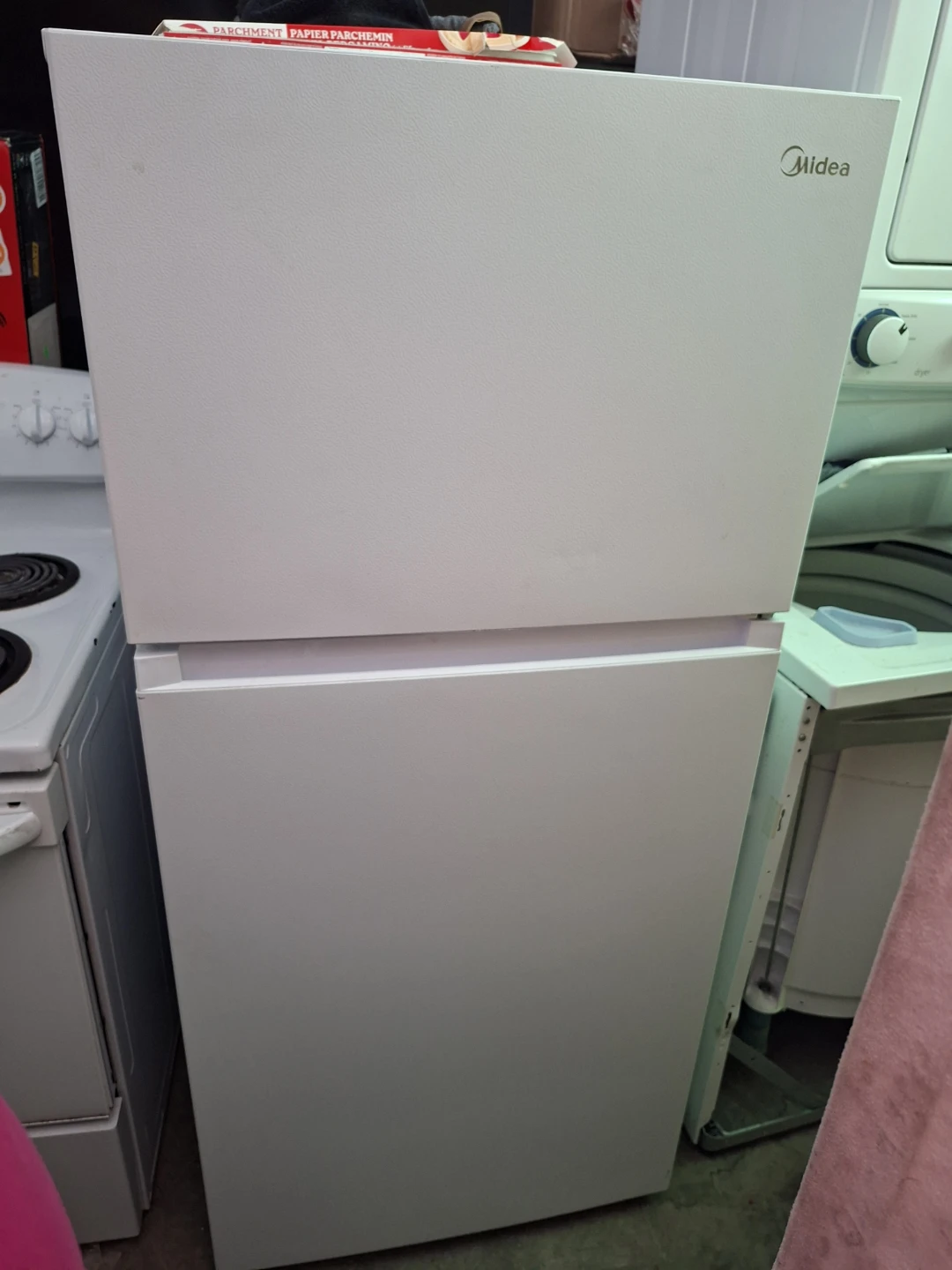 FREE DELIVERY!! Midea MRT14B3AWW condo size fridge like new $350