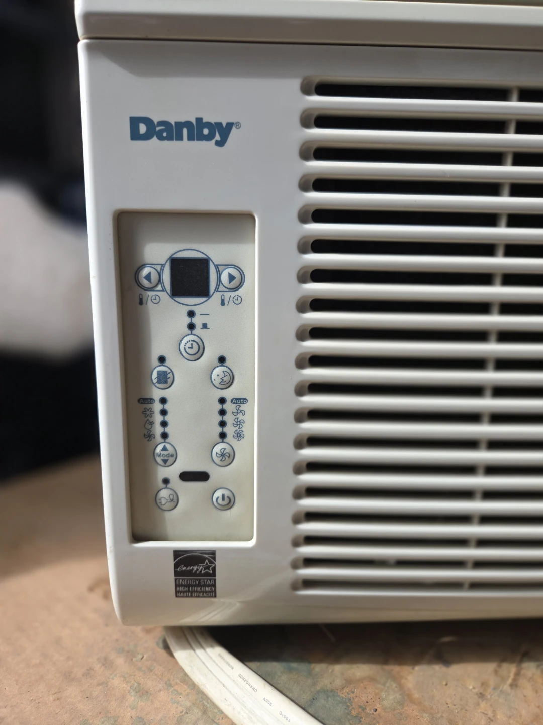 Danby 10,000 BTU Room Air Conditioner - photo 2