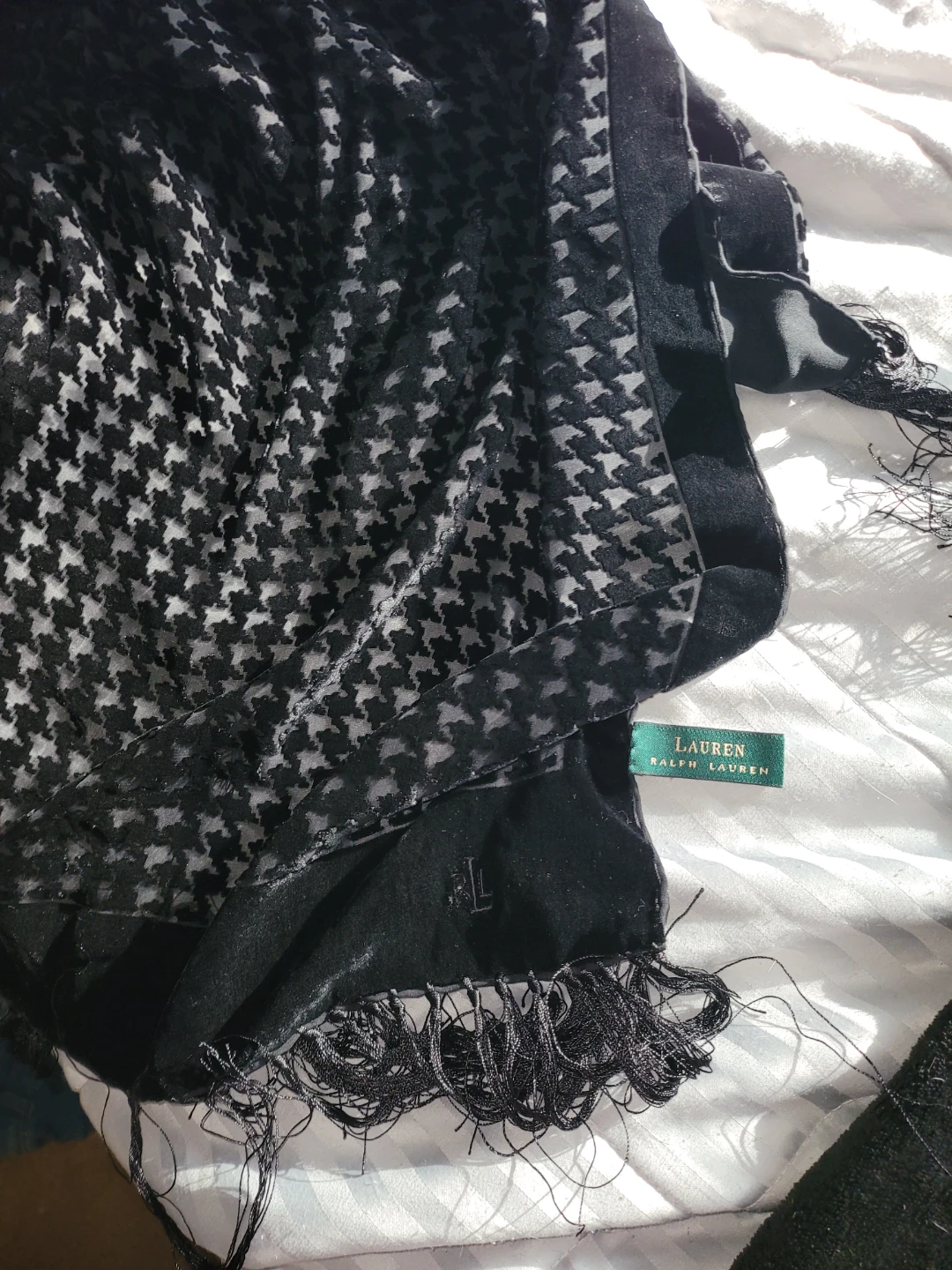 Lauren Ralph Lauren Houndstooth Scarf/sheer wrap - photo 2
