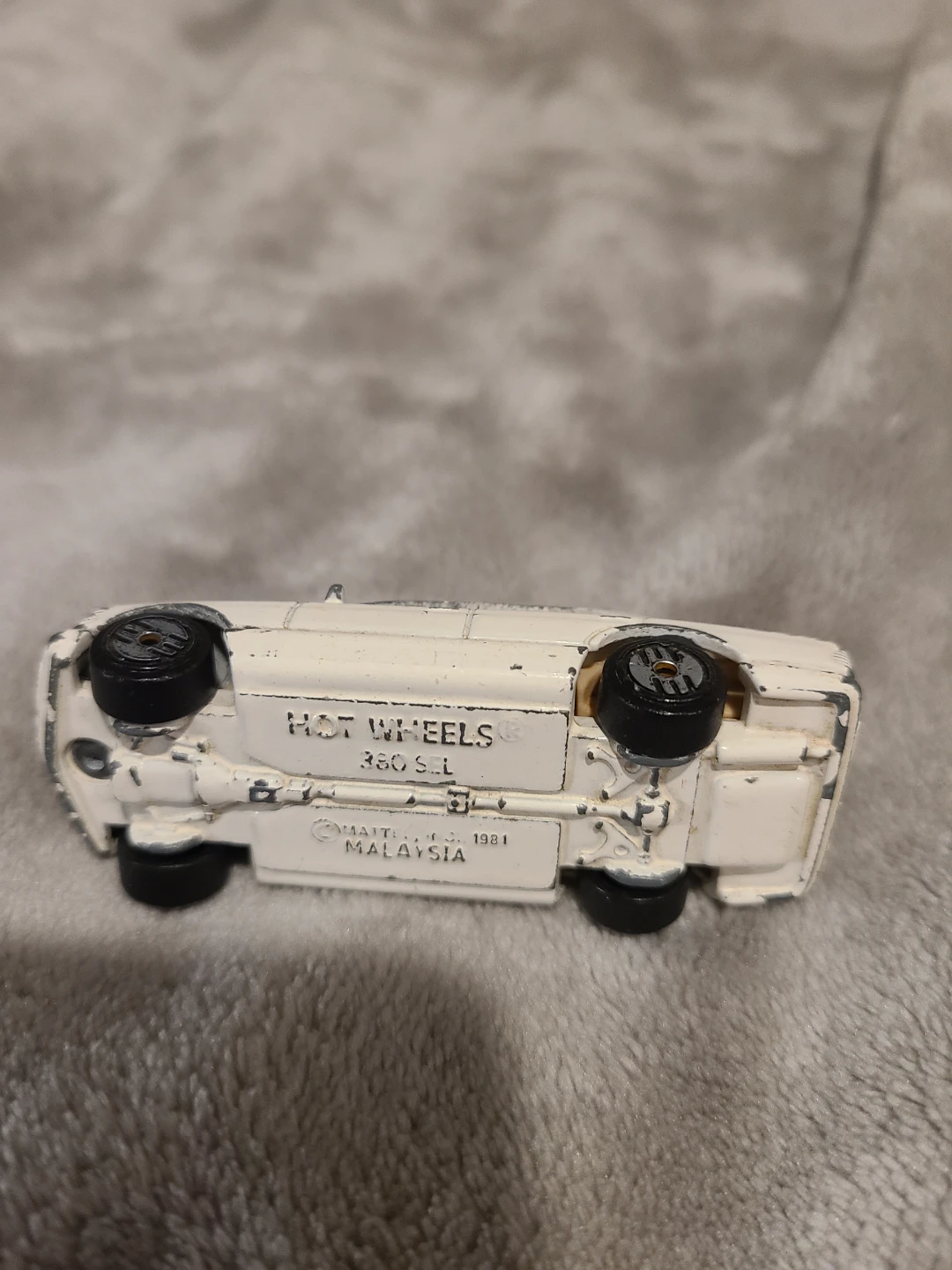 Hot Wheels 1981 Mercedes-Benz 380 SEL White Diecast Toy Car - photo 2