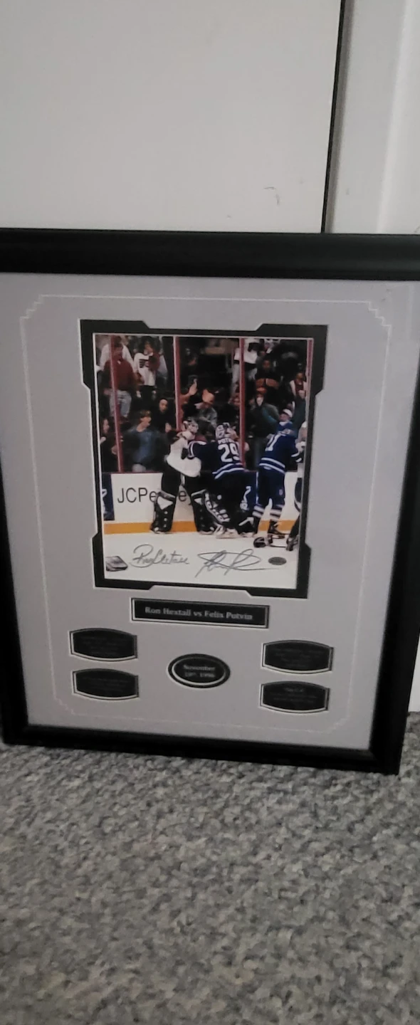 Framed Signed Photo - Ron Hextall vs Felix Potvin
