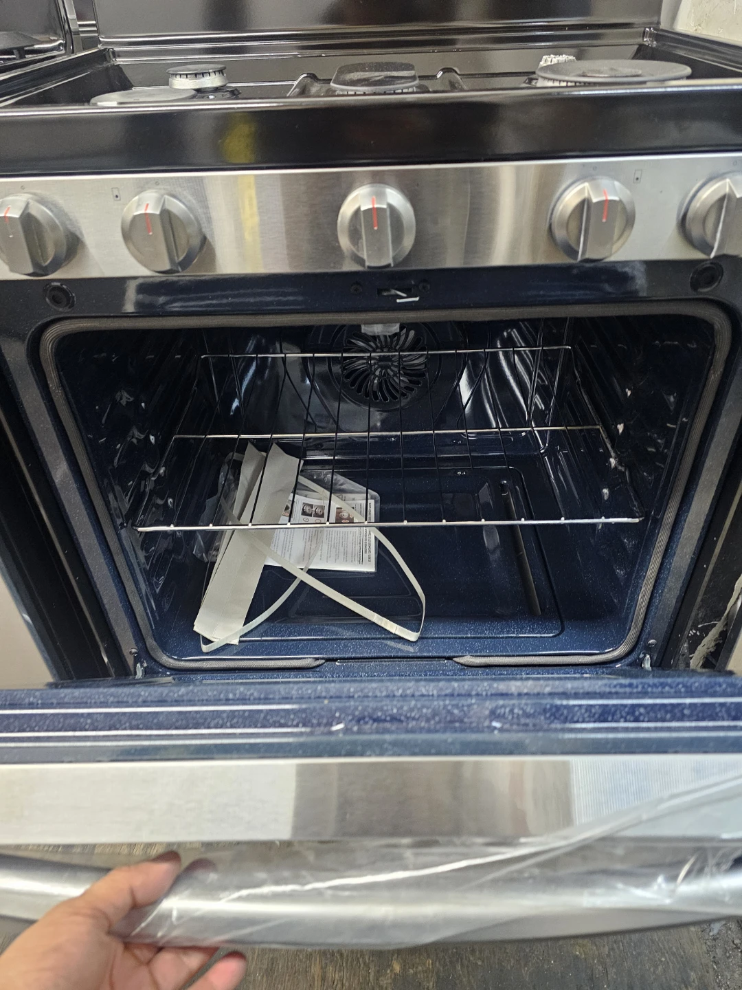 New Samsung 30in Stainless steel gas stove - photo 2