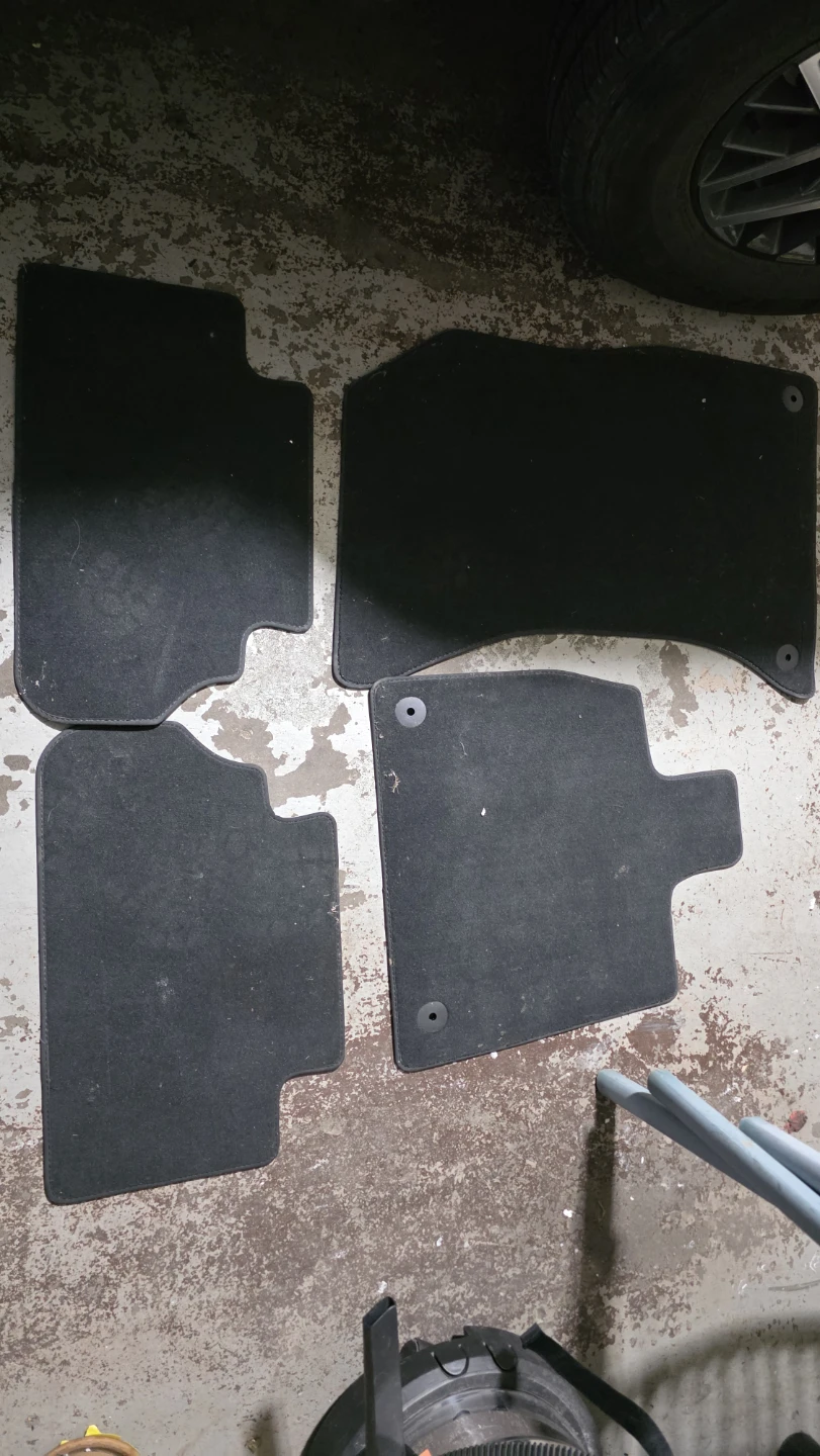 Set of 4 Black Car Floor Mats for Audi Q5