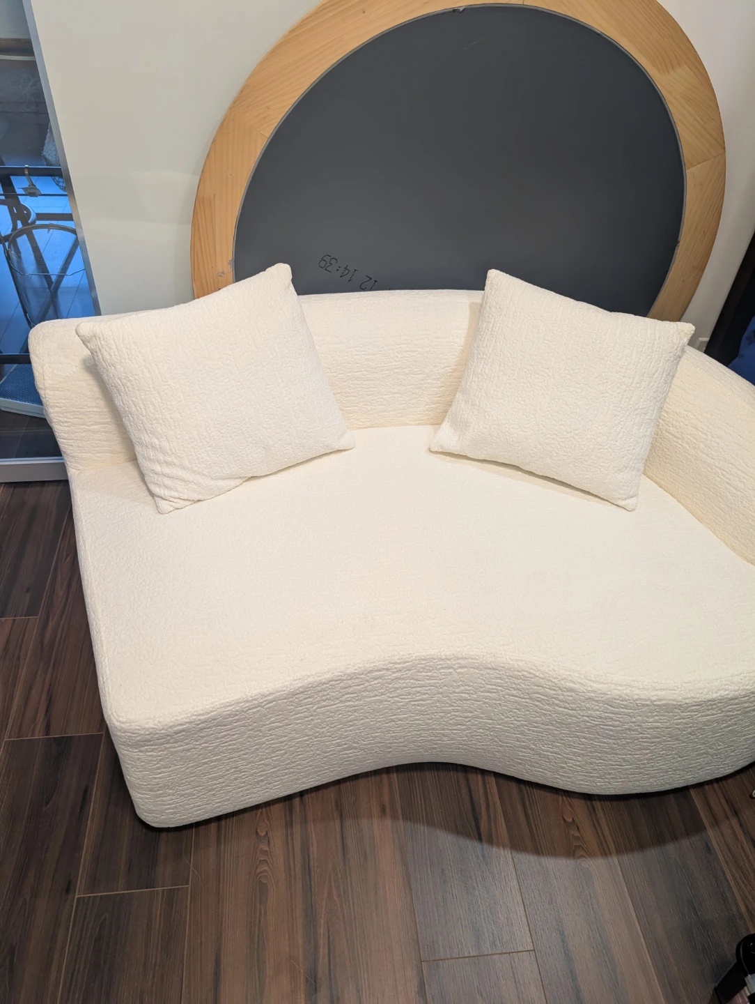 Cream Bouclé Curved Sofa with Two Pillows - photo 3