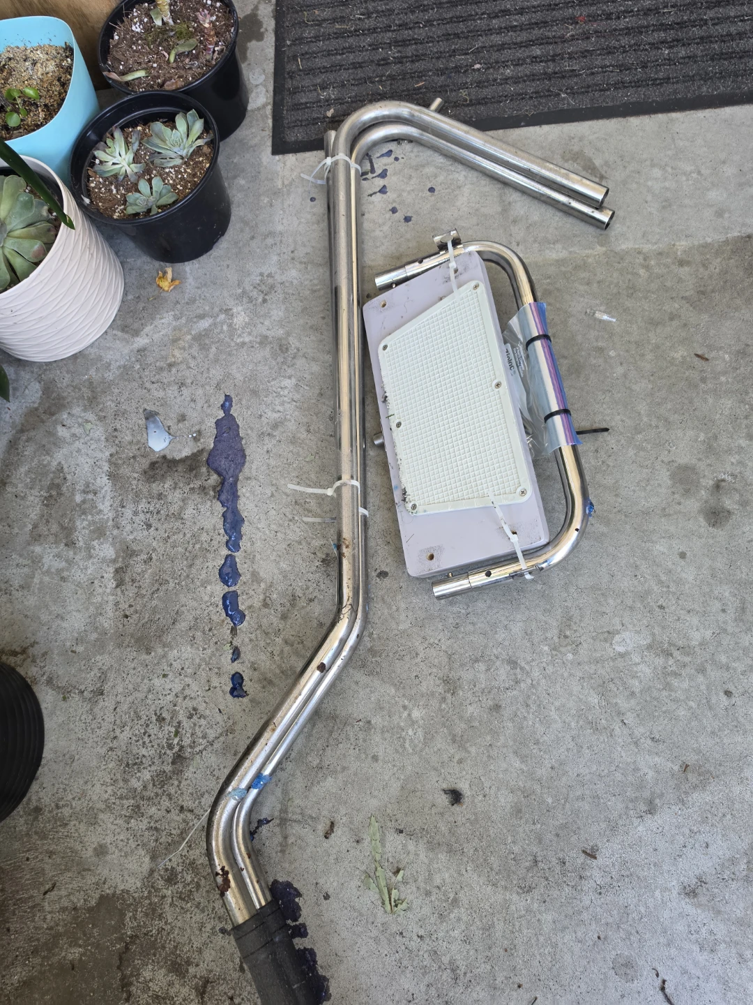 Outboard motor stand