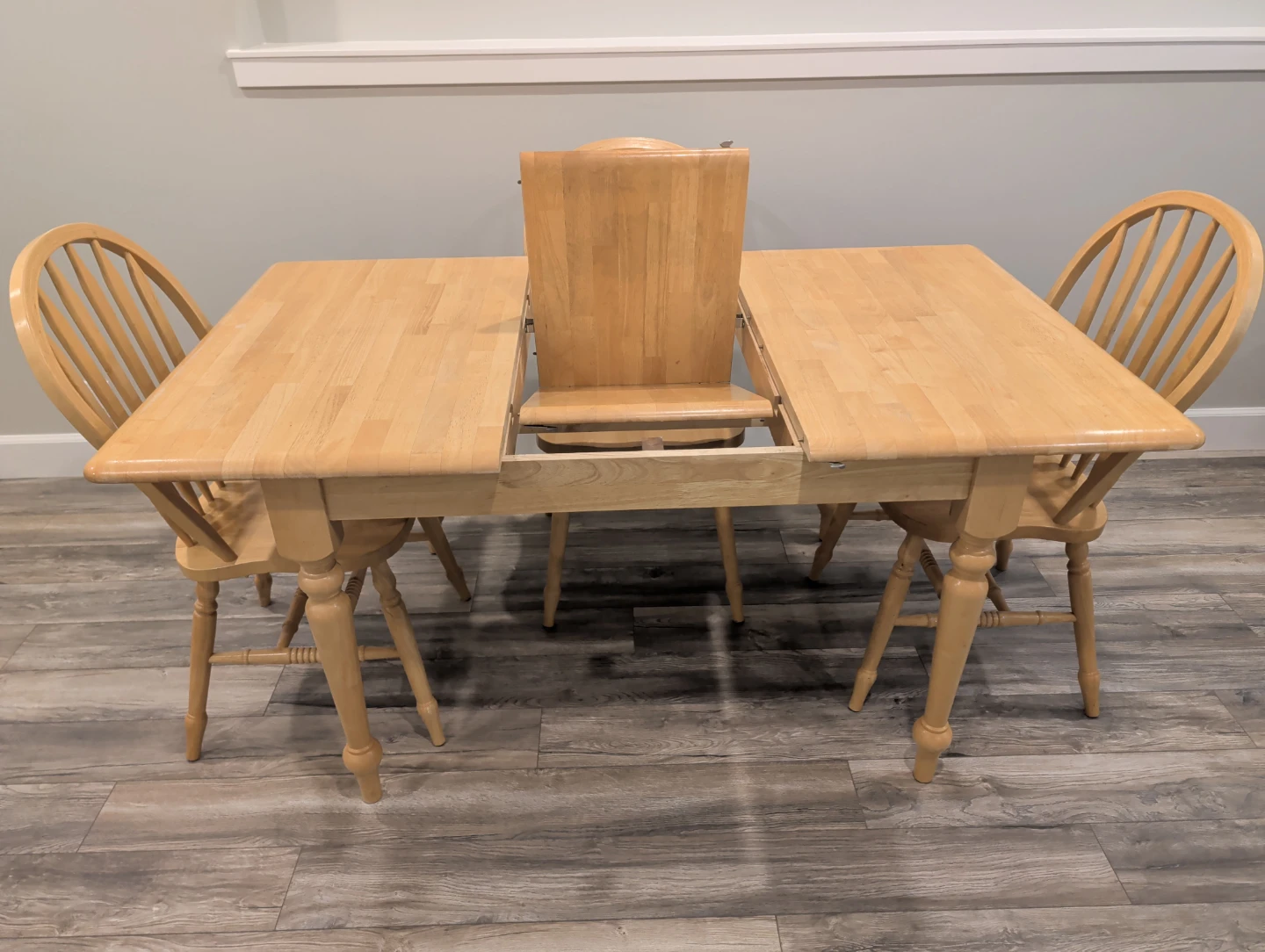 Solid hardwood butterfly leaf table and 4 chairs - photo 2