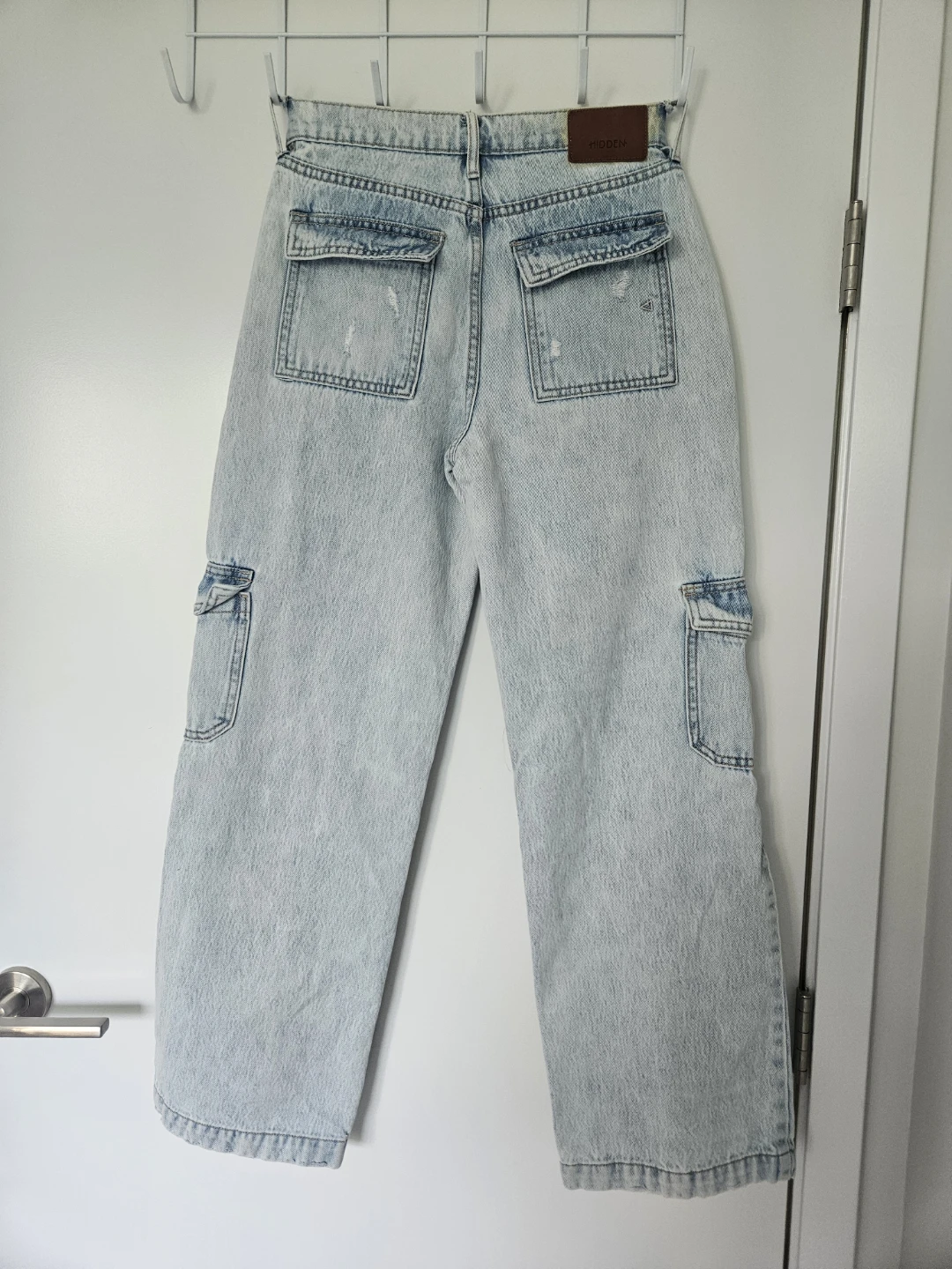 HIDDEN Los Angeles Distressed Light Wash Cargo Jeans Size 25 - photo 3