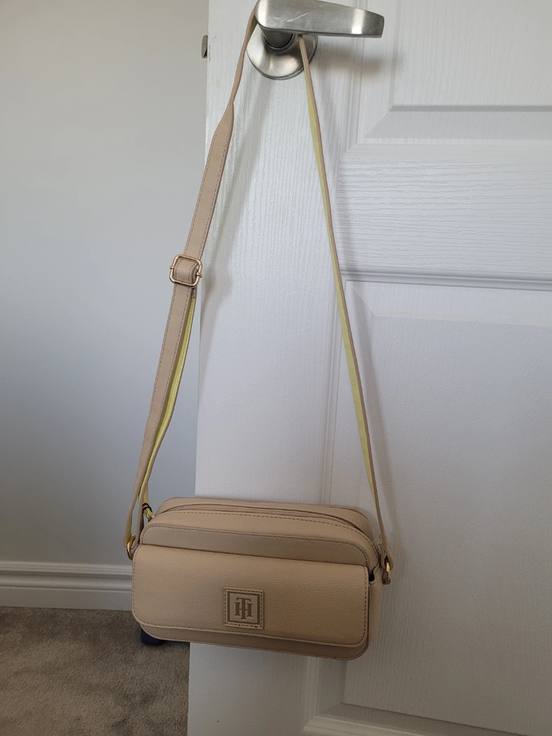 Tommy Hilfiger Crossbody Bag