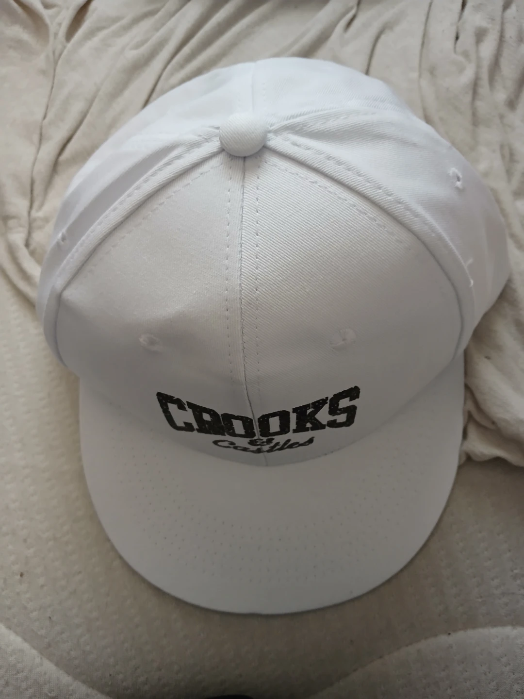 Crooks & Castles White Duck Bill Hat & Black Crossbody Bag - photo 2
