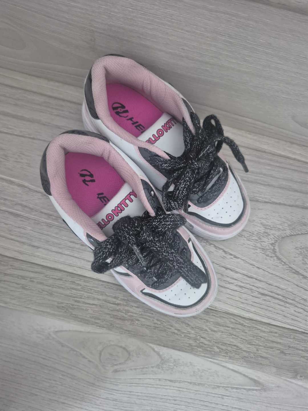Heelys Hello Kitty Roller Shoes White Pink Youth Size