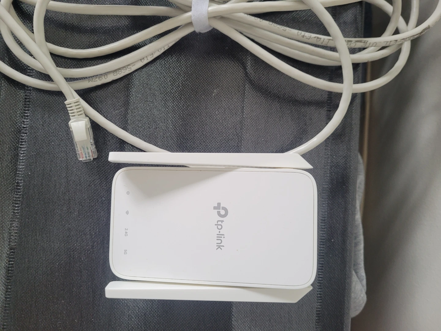 TP-Link White Wi-Fi Extender