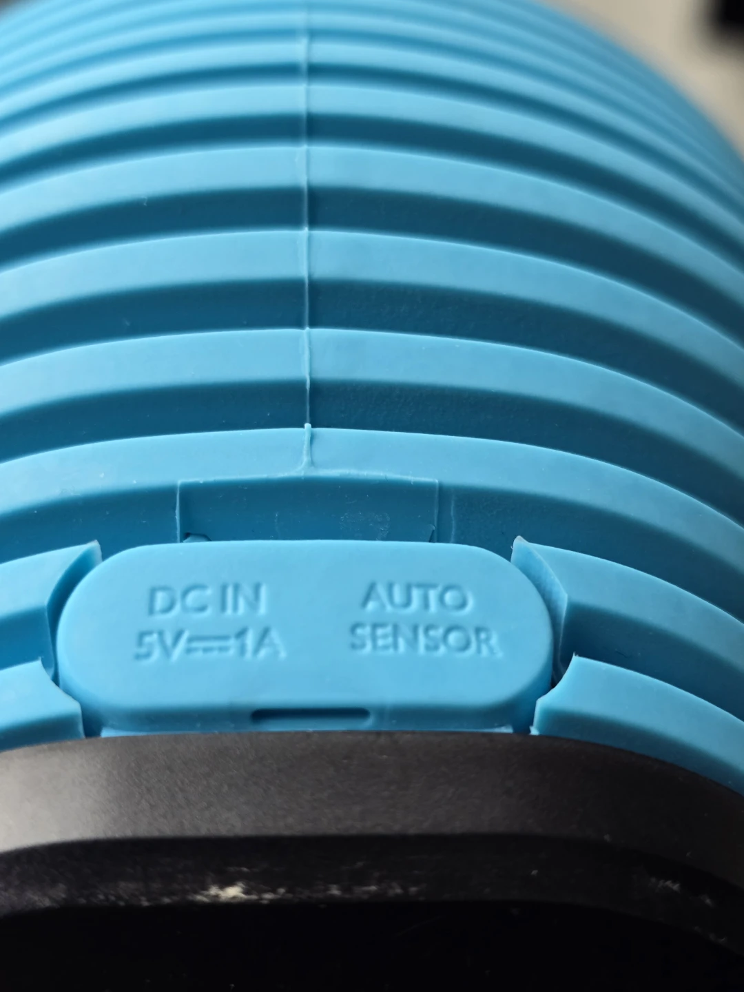 Philips Splash Proof Wireless Portable Speaker SB2000A - photo 3