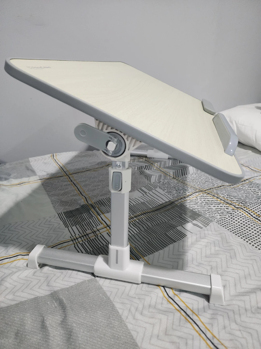 Laptop stand