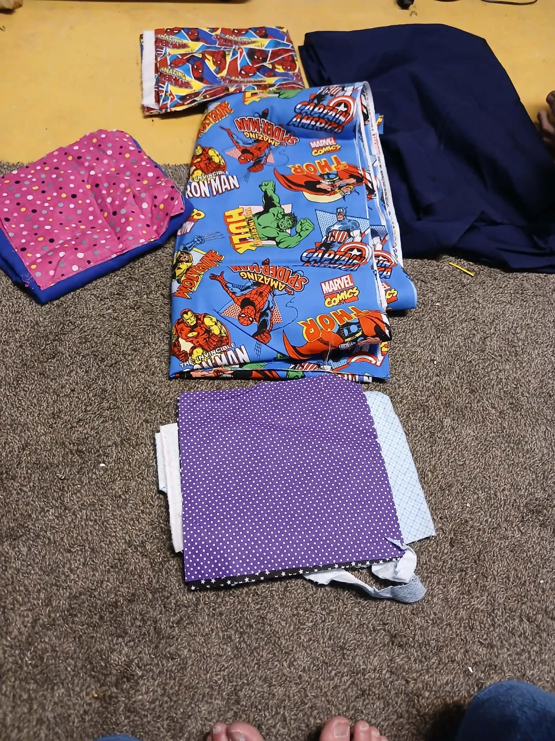 Fabric Bundle - Minions, Marvel Superheroes, Clifford - photo 3