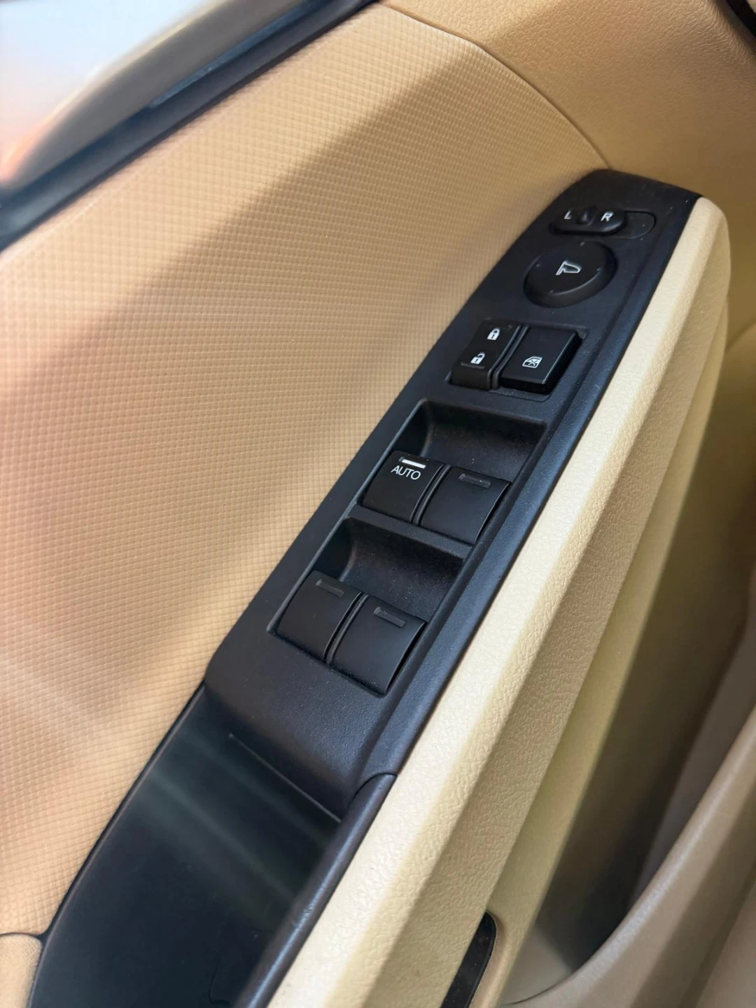 White Honda Accord Sedan 2012 - photo 5