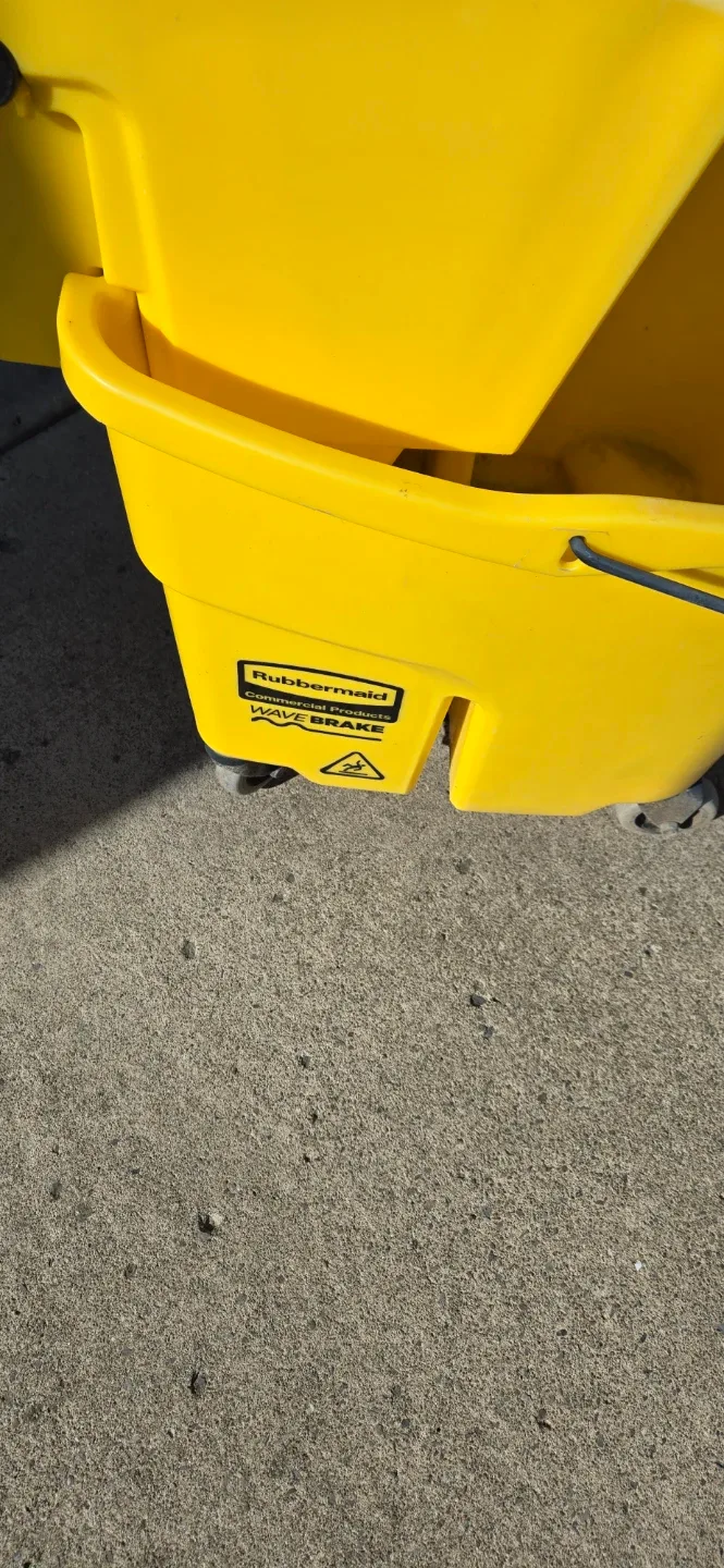 Rubbermaid WaveBrake 33L Mop Bucket with Wringer - photo 2