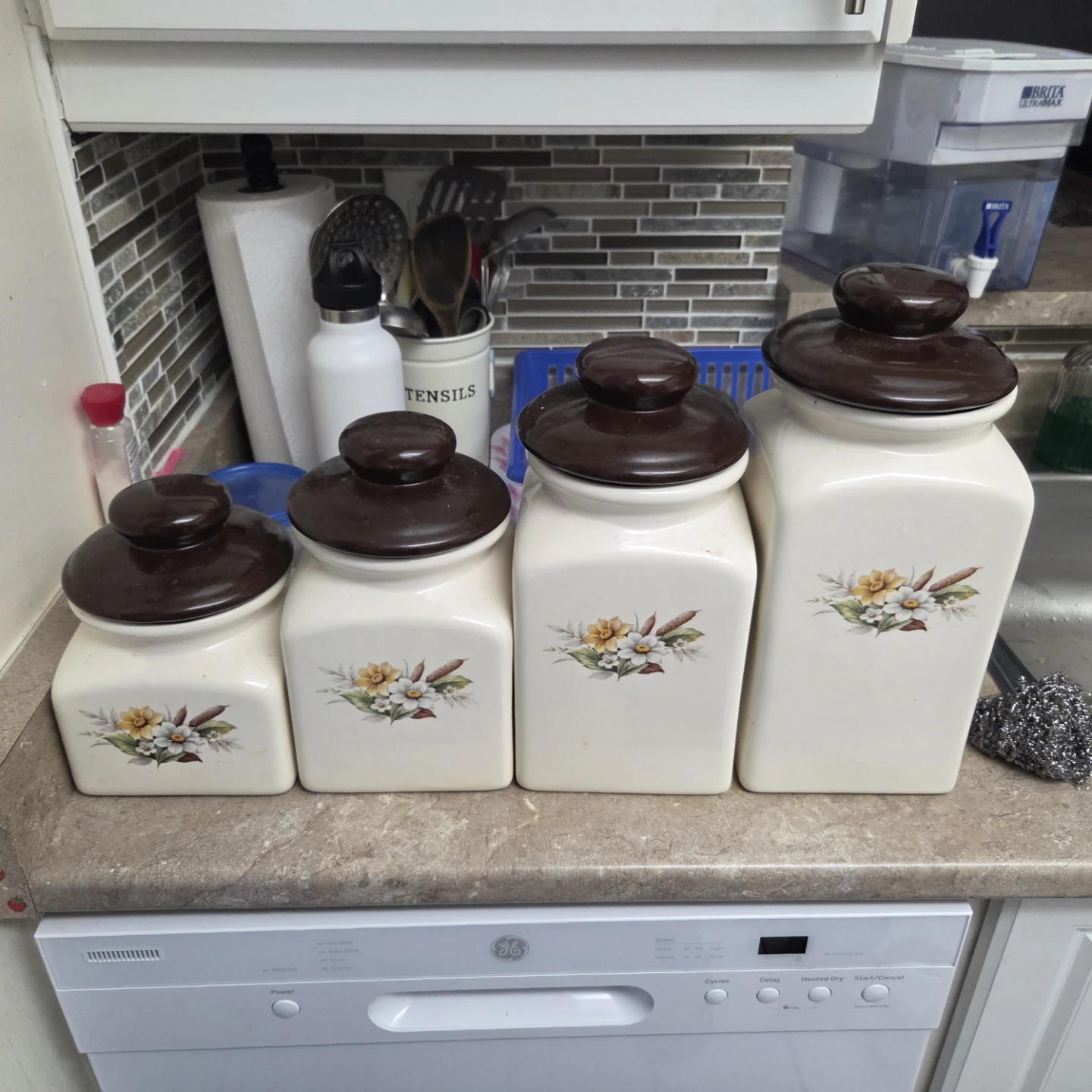 Set of 4 Ceramic Canisters with Floral Design - photo 2