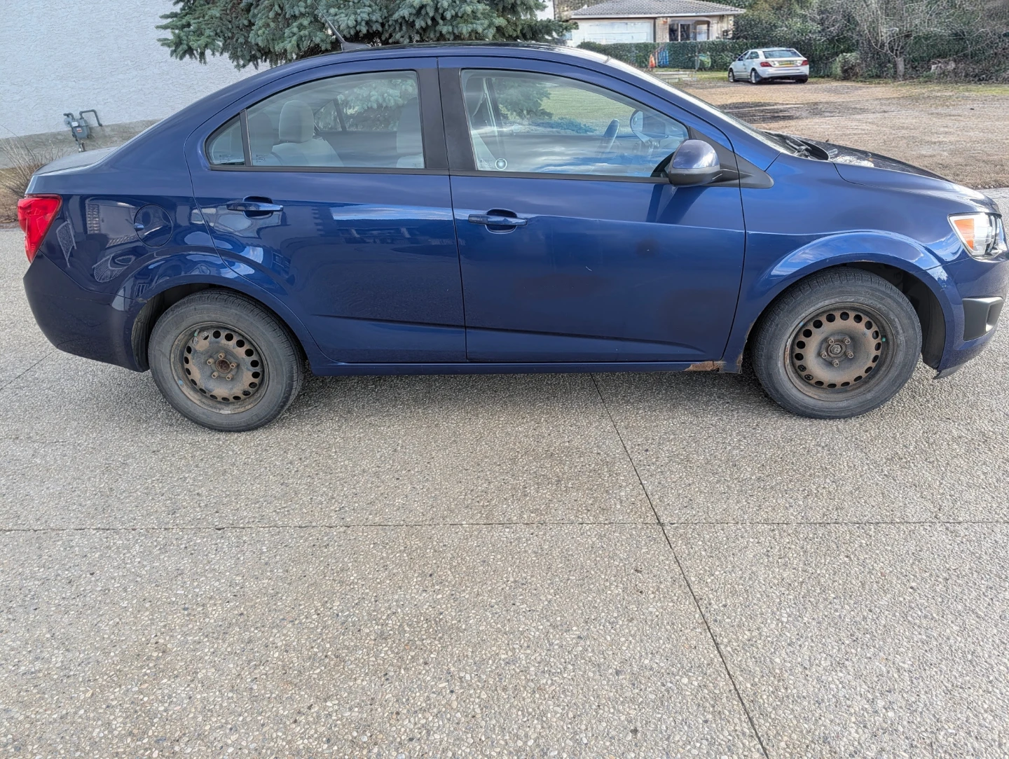2013 Chevrolet Sonic Sedan - Great on gas - photo 3